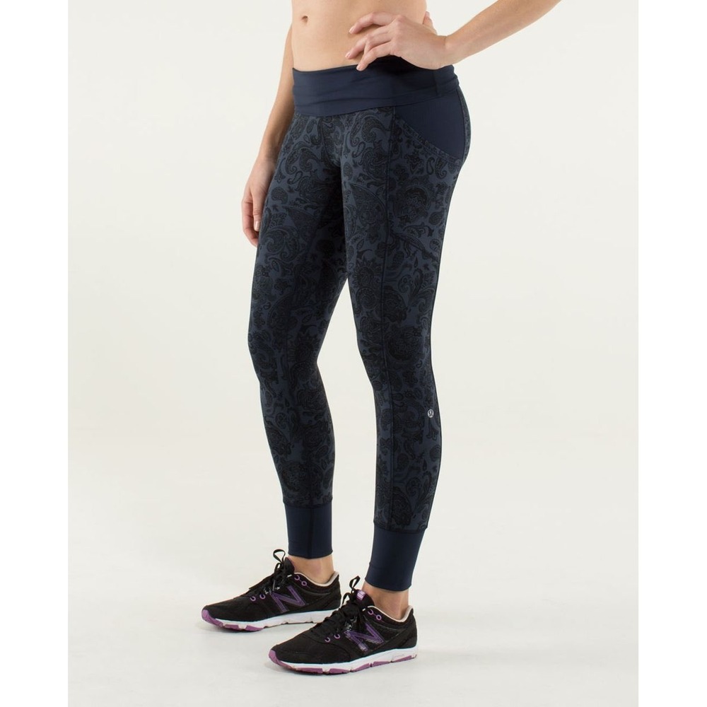 Lululemon En Route Crop Paisley Inkwell/ Inkwell Athletic Yoga Pants Tights sz 4